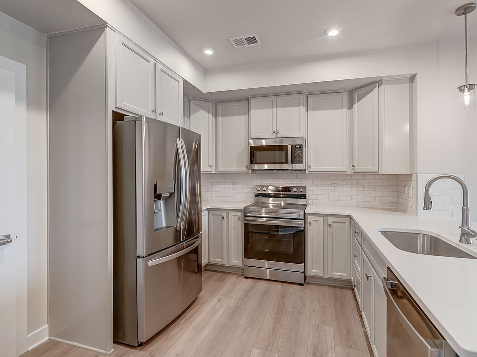 1st image of 12129 Calgary Loop