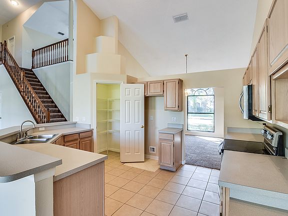 3rd image of 2805 Hoffman Dr