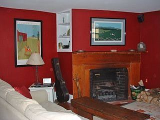 Living room w/fireplace