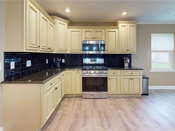 5th image of 416 Elm St #B