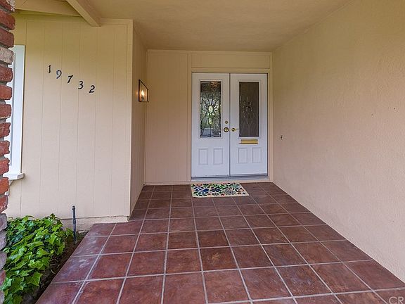2nd image of 19732 Avenue Of The Oaks