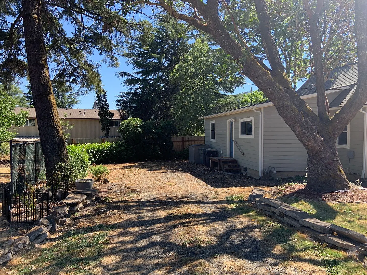 Available Now: 3 bedroom ~ 1 bath one level House on Corner Lot — Photo 2