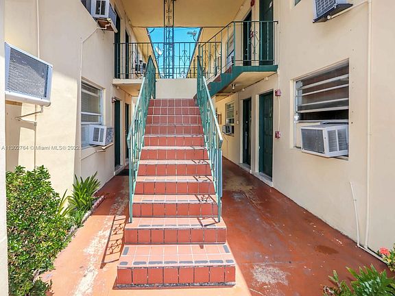 5th image of 720 NW 27th Ct #2