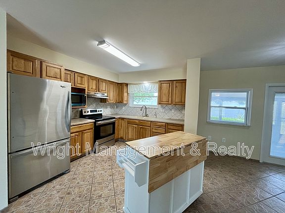 5th image of 704 Torrey Pines Ave