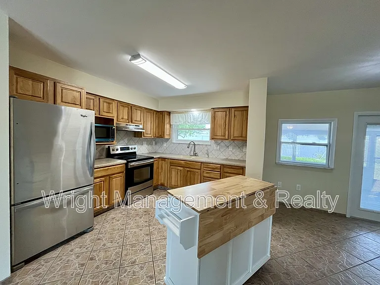 704 Torrey Pines Ave — Photo 5