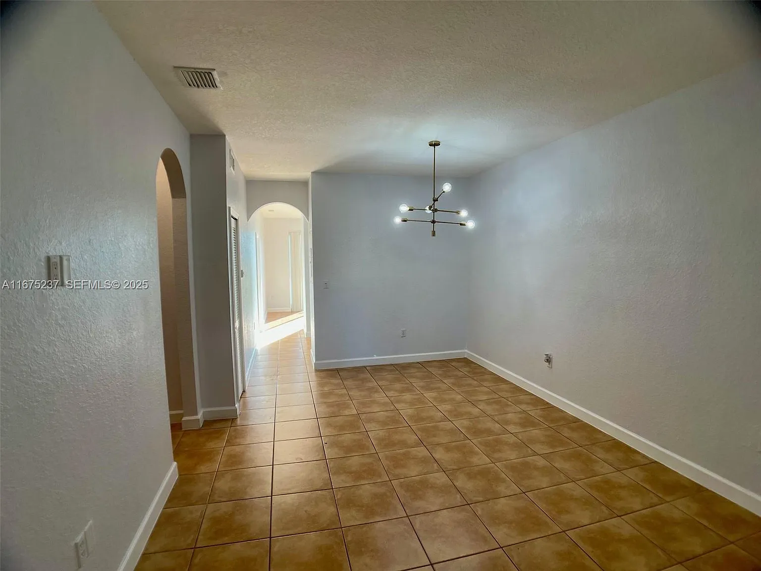 2 bed, 967 sqft, $2,200 — Photo 3