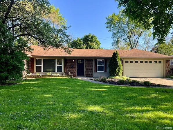 13660 Victoria St, Oak Park, MI 48237