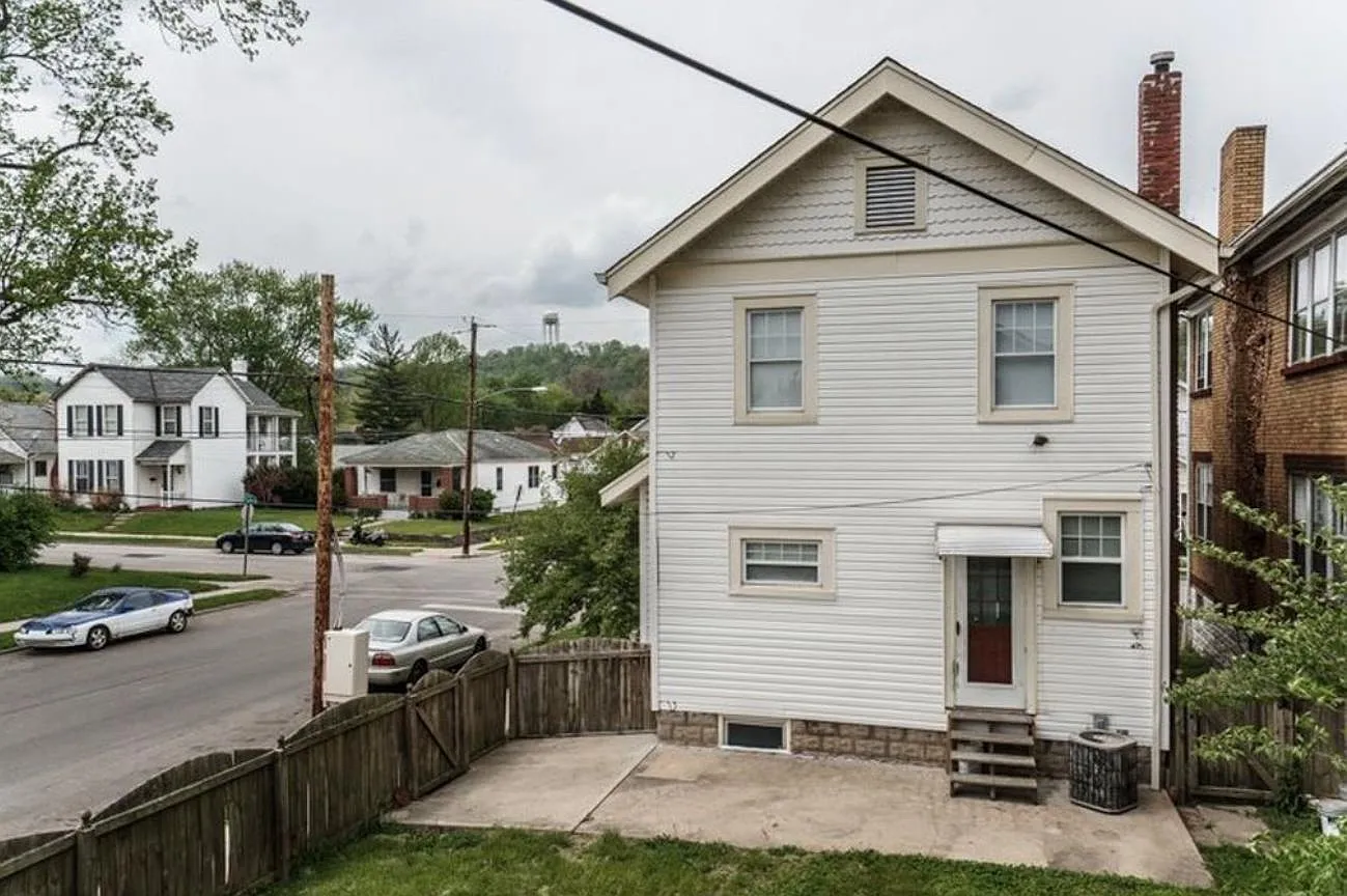 3 bed, 1292 sqft, $2,200 — Photo 4