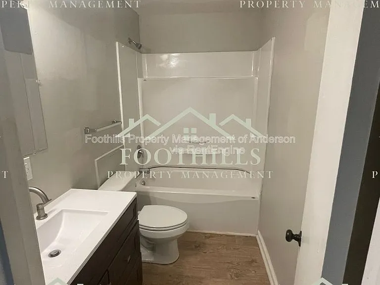 2505 Rolling Green Rd — Photo 9