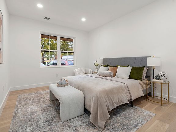 5th image of 16 Stearns Rd #101