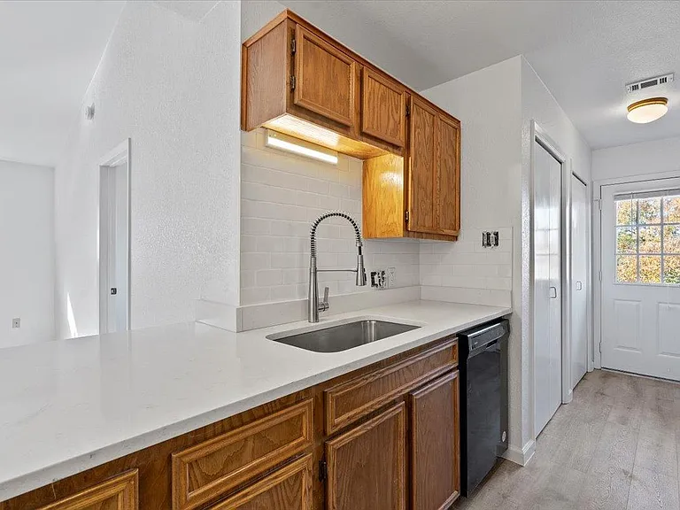 1312 Zephyr Ln — Photo 9