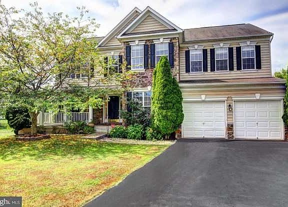 2nd image of 121 Max Ct SE