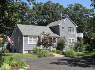 32 Moon Ave, Riverhead, NY 11901