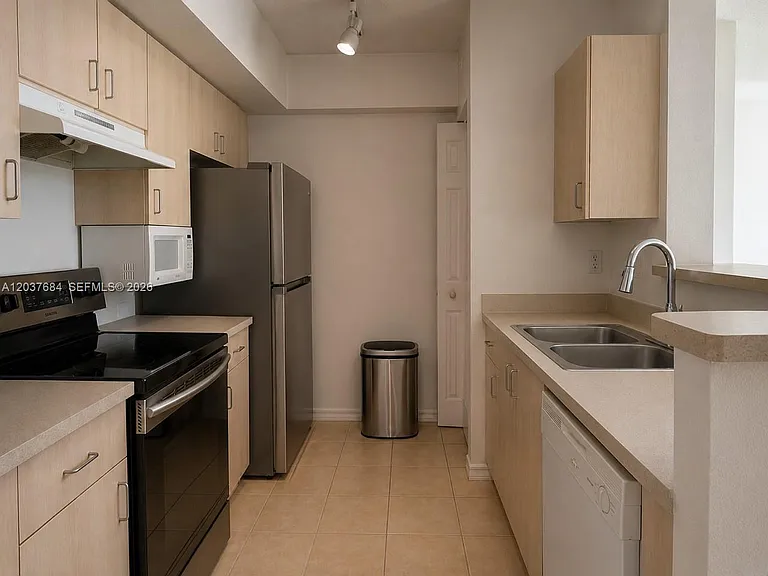 711 SW 111th Way #105 — Photo 7