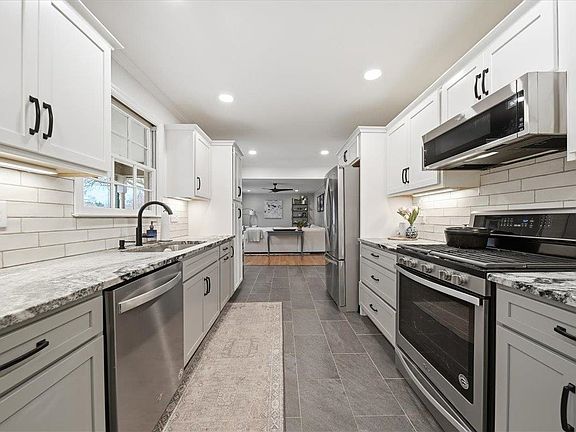 5th image of 494 Royal Oak Dr