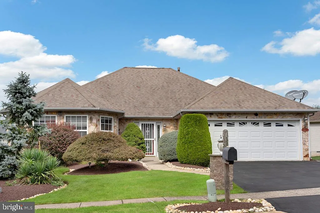 627 Nicole Dr photo 1