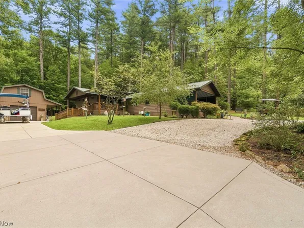 6040 Concord Dr, Bowerston, OH 44695