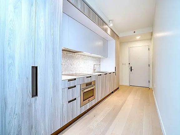 5th image of 181 E 101st St #604