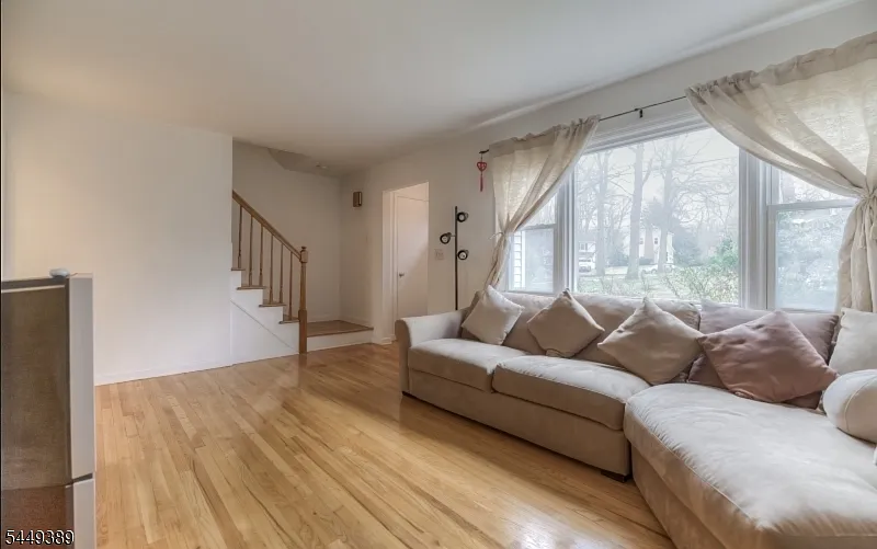 4 bed, 1.5 bath, $3,975 — Photo 2