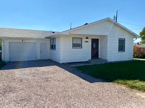 3 bed, 1288 sqft, $1,650 — Photo 1