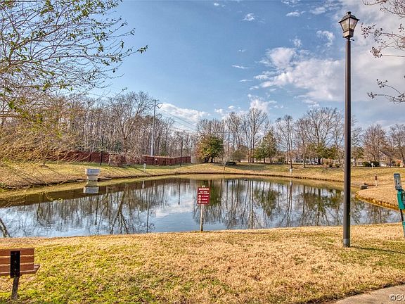 2nd image of 1403 Westgate Cir