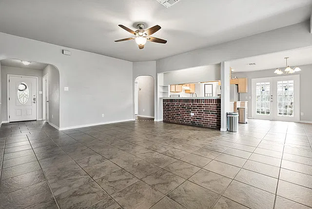 4 bed, 1656 sqft, $2,300 — Photo 4