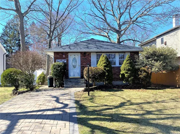 28 Lake Promenade, Ronkonkoma, NY 11779