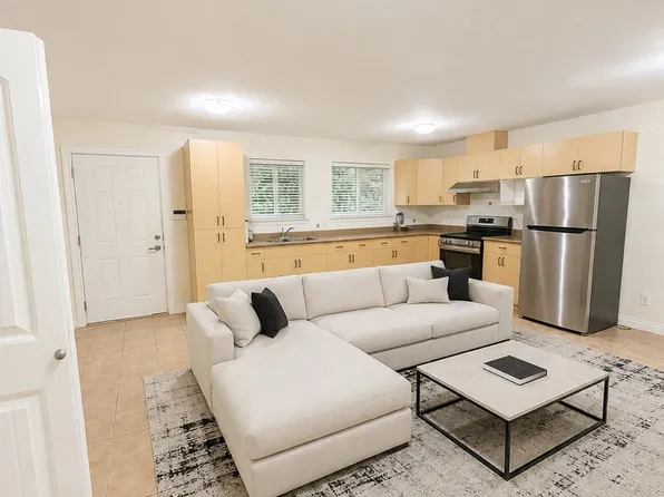 405 Guilby St #2, Coquitlam, BC V3K 3Y8