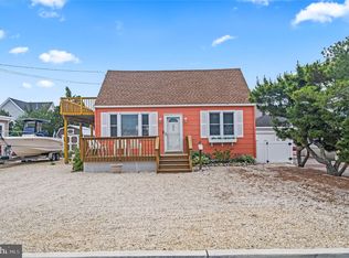 242 N 8th St, Surf City, NJ 08008