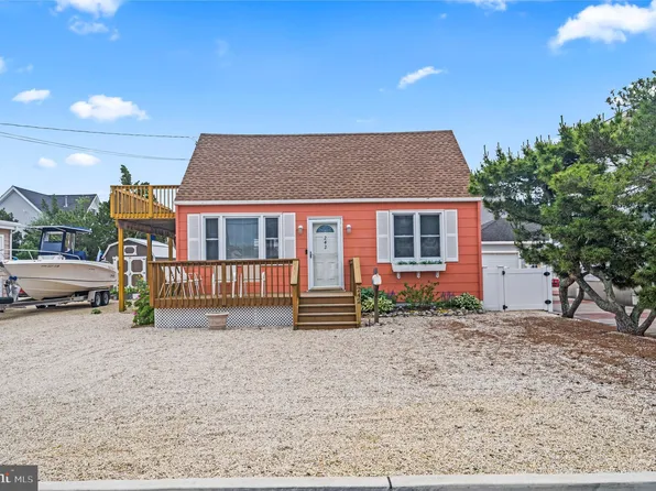 242 N 8th St, Surf City, NJ 08008