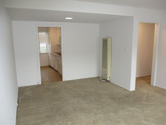 3rd image of 677 S Marengo Ave #4