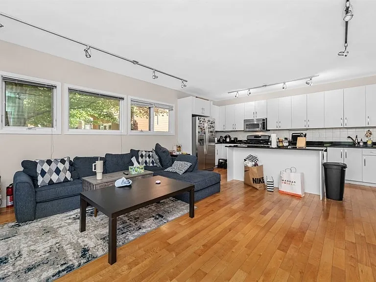 24 Bay State Rd #5 — Photo 4