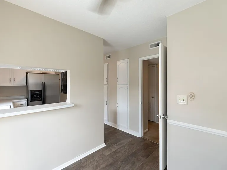 4219 E 56th St — Photo 17