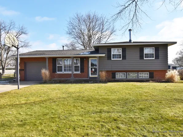 70 Hampton Rd, Montgomery, IL 60538