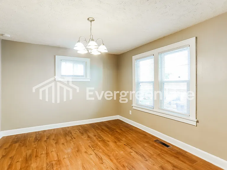 731 Malvern Ave — Photo 6