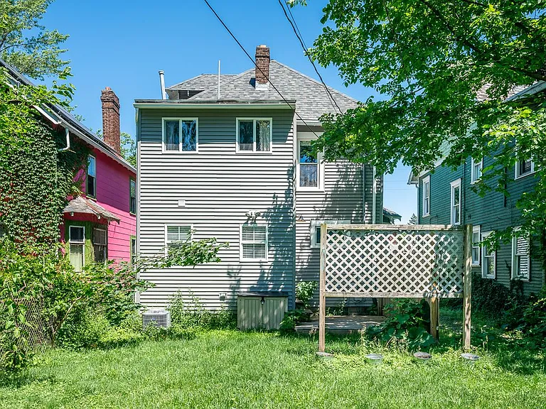 2435 Summit St — Photo 48