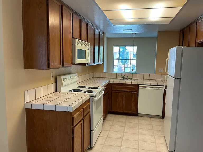 3205 E Fox Run Way — Photo 7