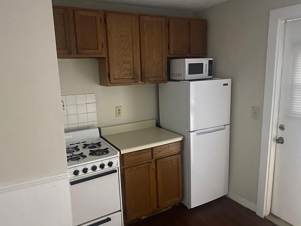 2nd image of 603 Broadway Ave