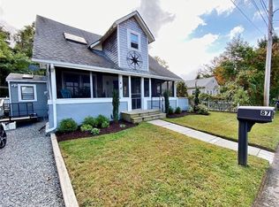 87 Vohlander St, Warwick, RI 02889
