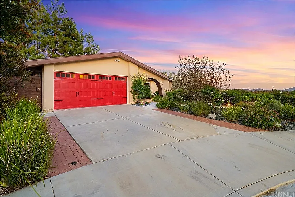 4 bed, 2054 sqft, $8,000 — Photo 2