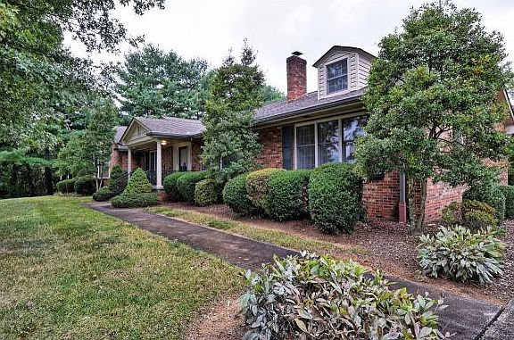 3rd image of 501 E 10th Ave