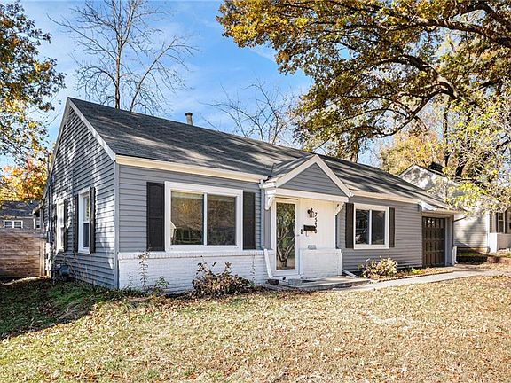 3rd image of 7530 Rainbow Dr