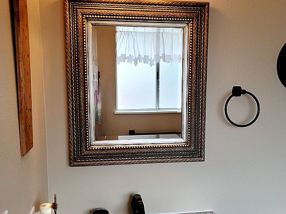 Master 1/2 Bath Updated 2022