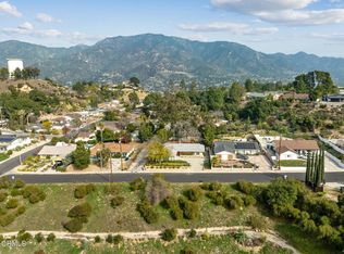 9442 Charrick Dr, Tujunga, CA 91042