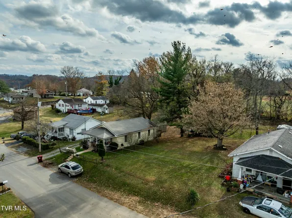 909 Pine Grove Ave, Johnson City, TN 37601