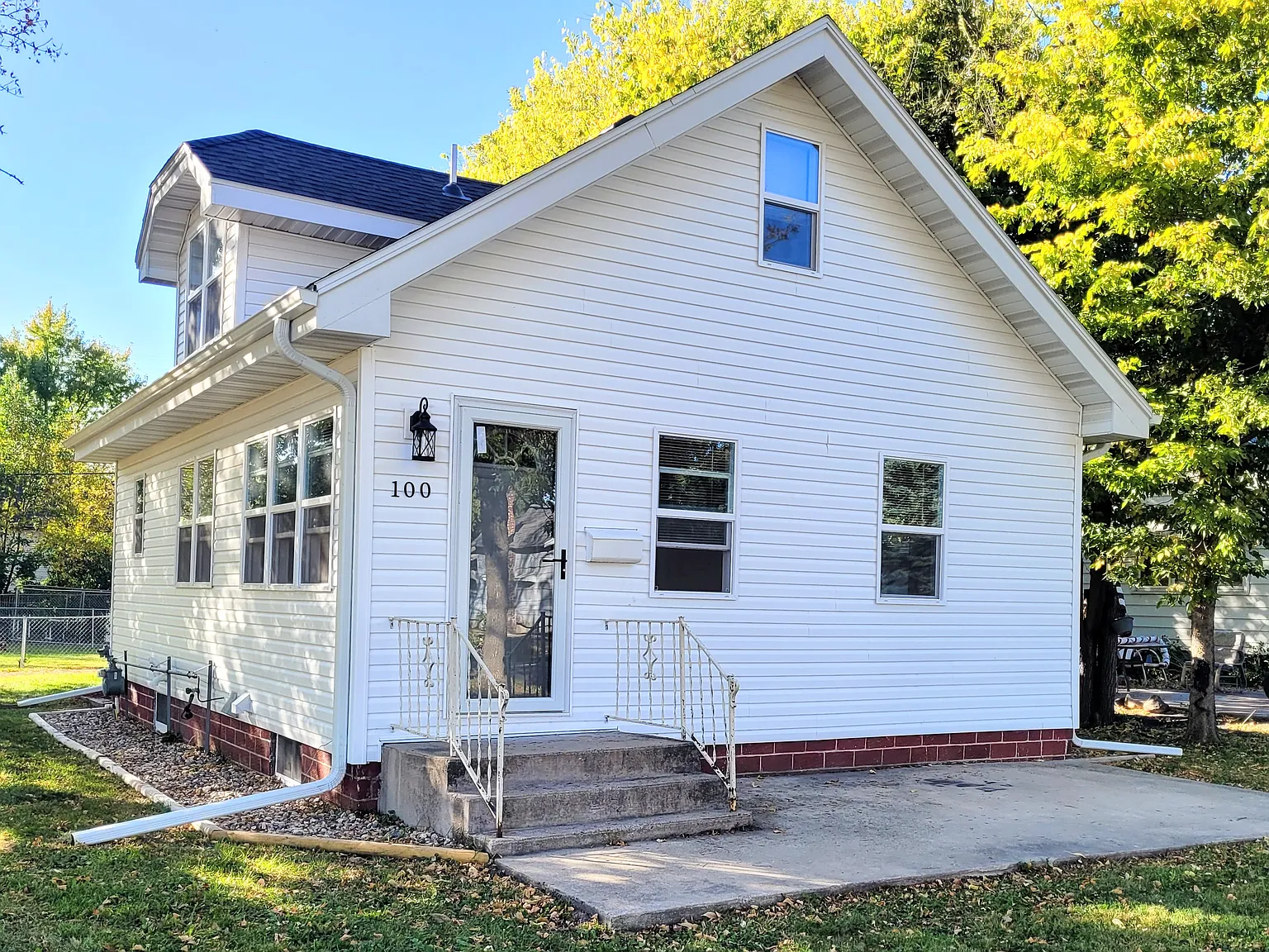 3 bed, 990 sqft, $1,700 — Photo 1