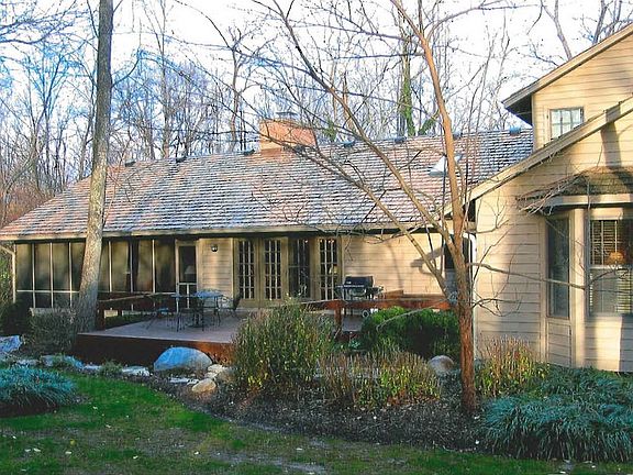 3rd image of 482 White Oak Dr