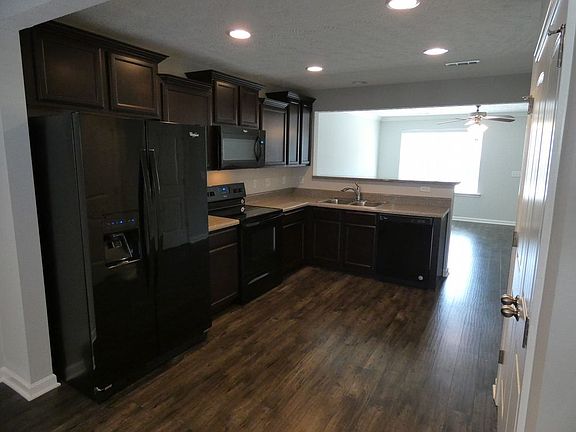 3rd image of 1437 Clydesdale St