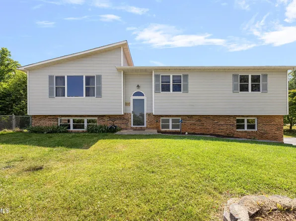 3101 Newbern Dr, Johnson City, TN 37604