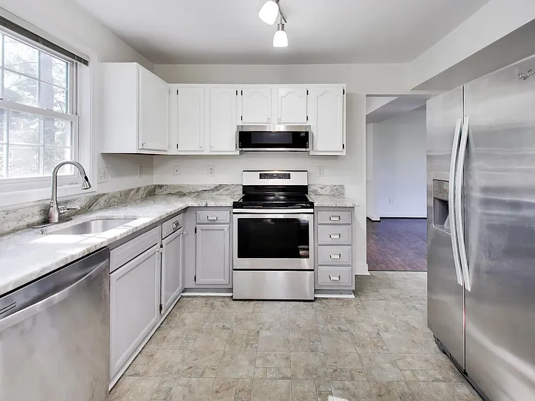8071 Clark Station Rd — Photo 2